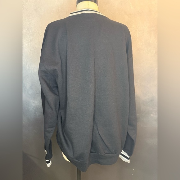 ✨ Vintage Mickey & Co. Disney Crewneck Sweatshirt – Size XL ✨ - Picture 4 of 9